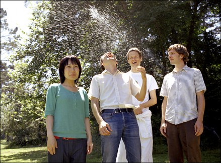 Tune in to Deerhoof tunes